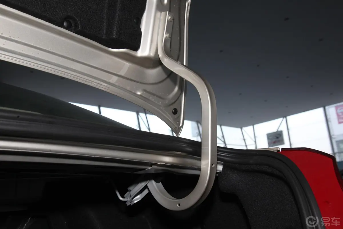 奇瑞E31.5L 尊尚型行李厢支撑杆