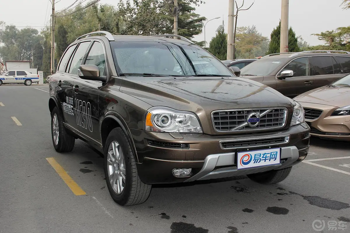 沃尔沃XC902.5T T5 豪华版侧前45度车头向右水平