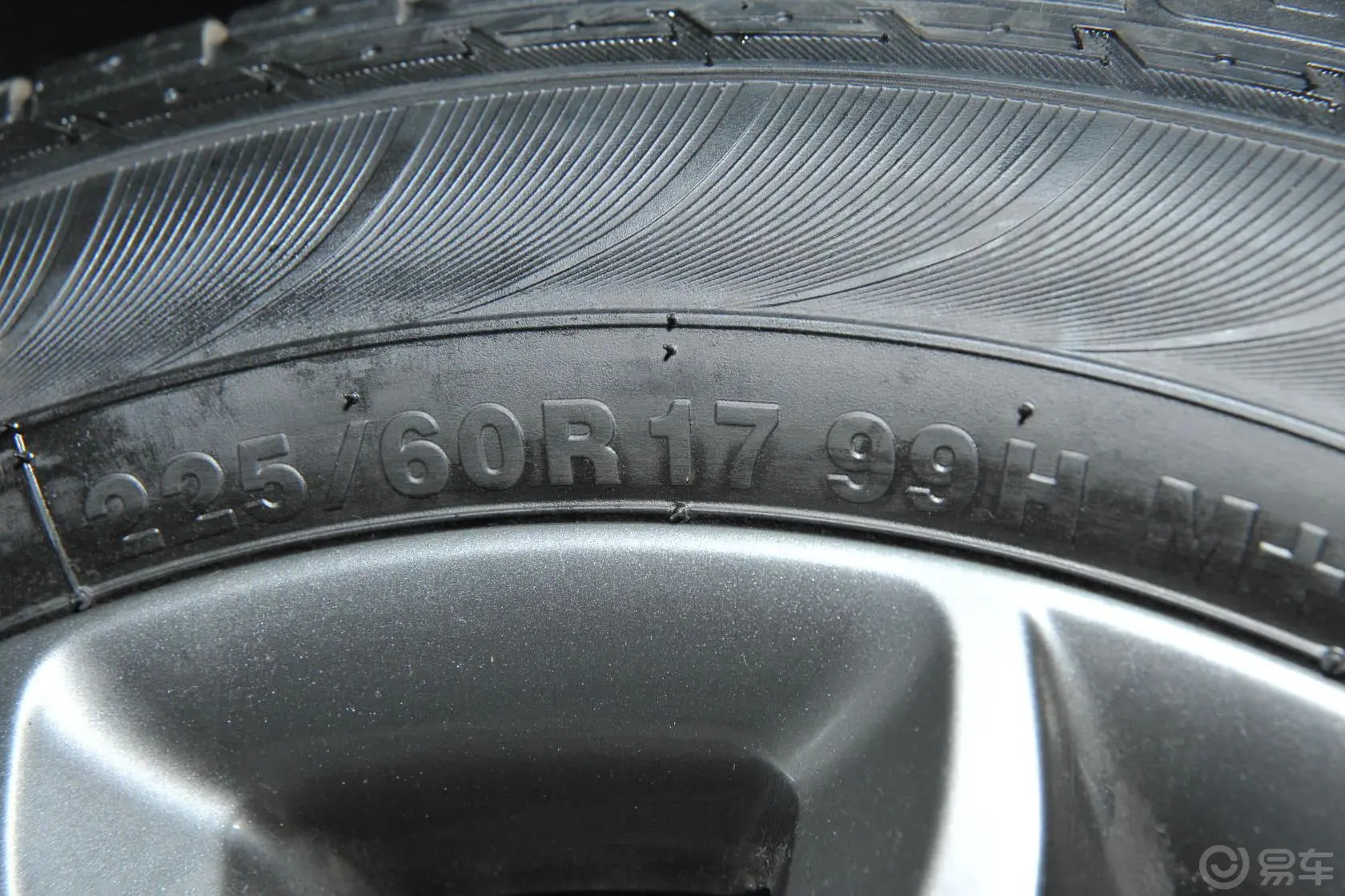 现代ix352.0L GLS 自动 四驱 智能型 国V轮胎规格