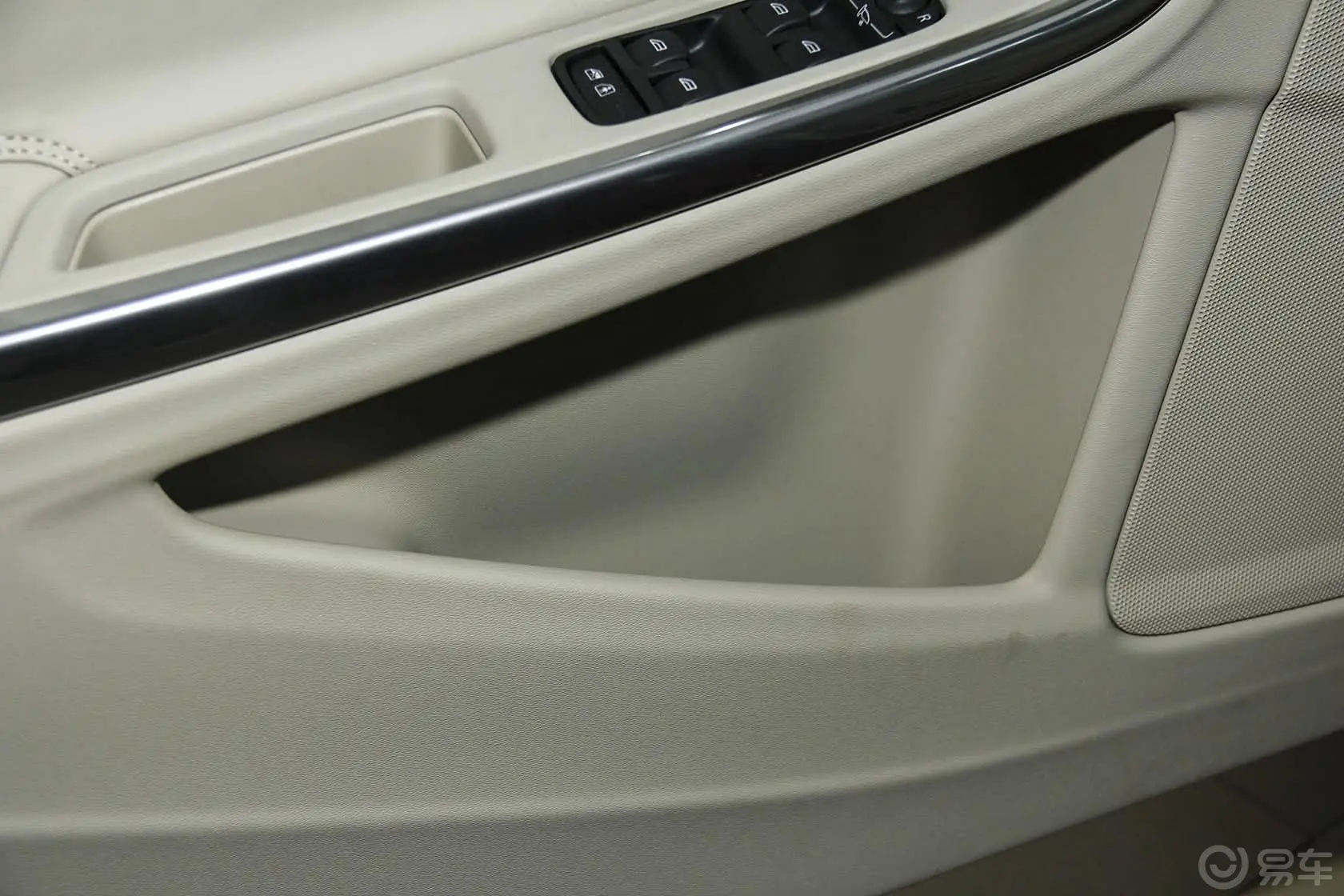 沃尔沃S60(进口)2.0T 手自一体 T5 智逸版驾驶员门储物盒