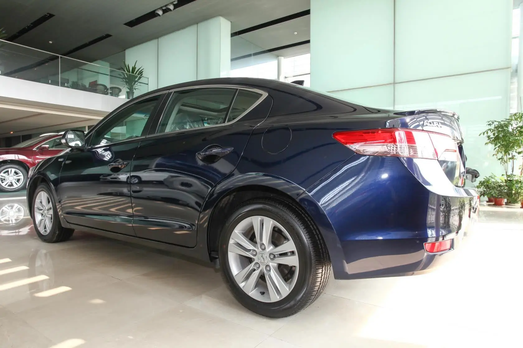 讴歌ILX2.0L 精锐版侧后45度车头向左水平