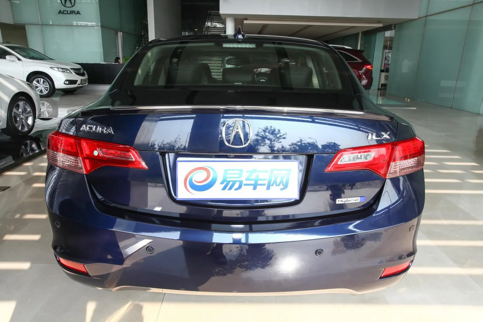 讴歌ILX1.5L CVT 混合动力正后水平