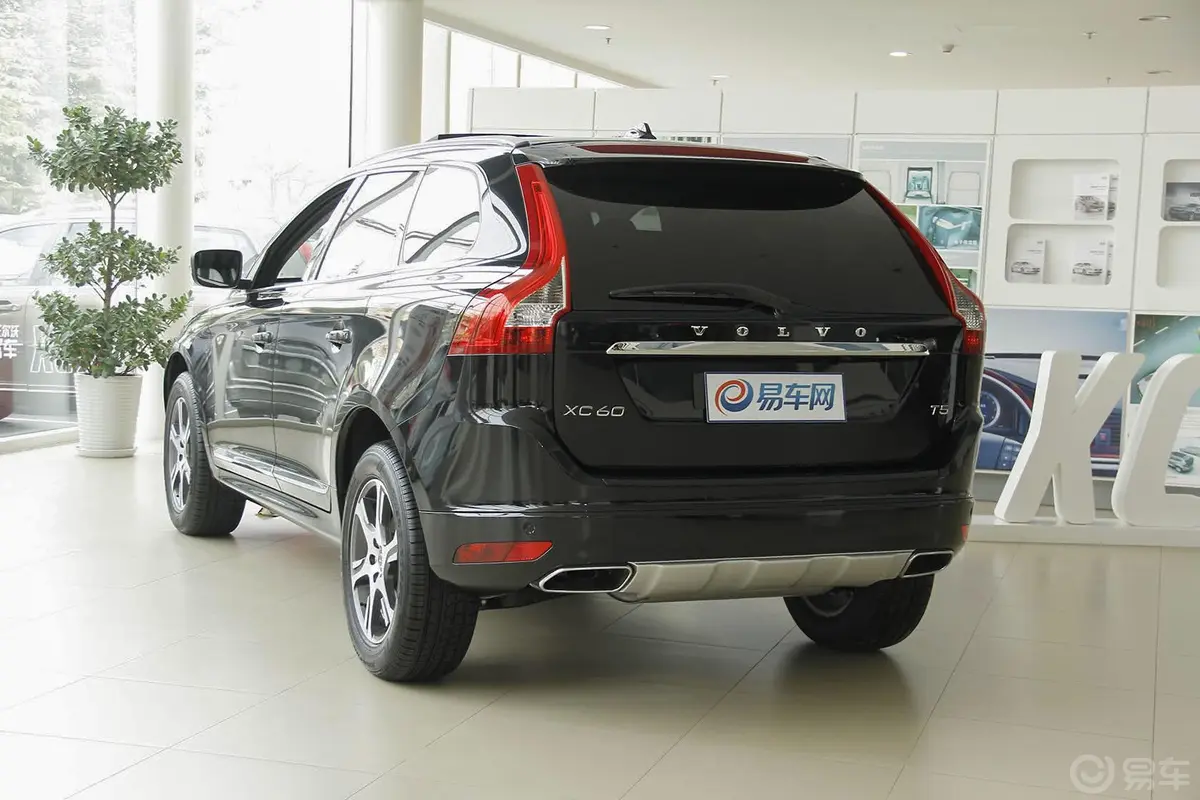 沃尔沃XC60(进口)2.0T T5 改款 智雅版侧后45度车头向左水平