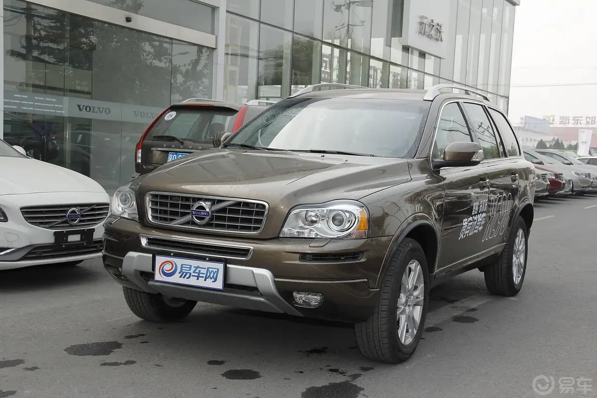 沃尔沃XC902.5T T5 豪华版侧前45度车头向左水平