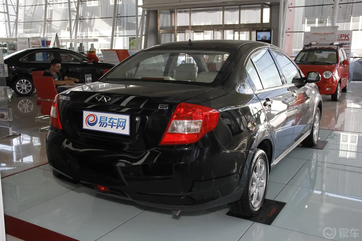 奇瑞E51.8L CVT 优悦版侧后45度车头向右水平