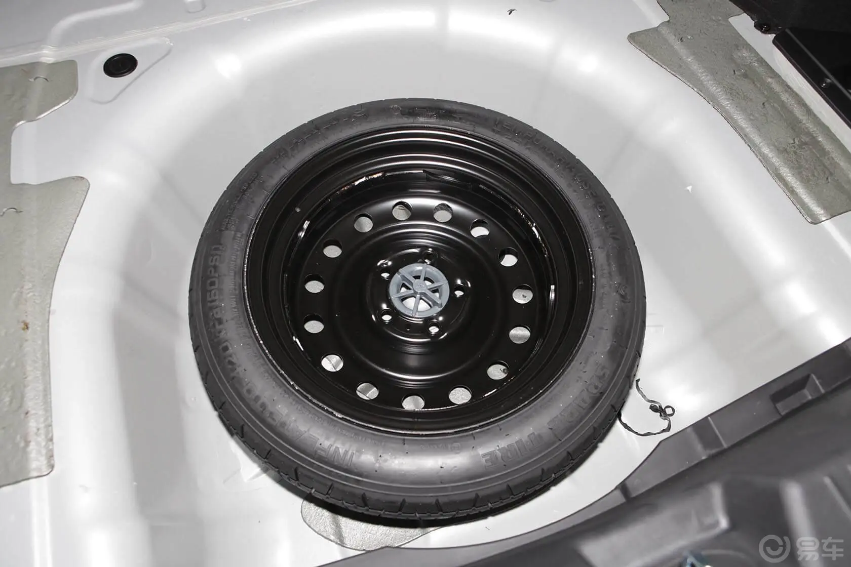 索纳塔2.0L 自动 LUX 至尊版备胎