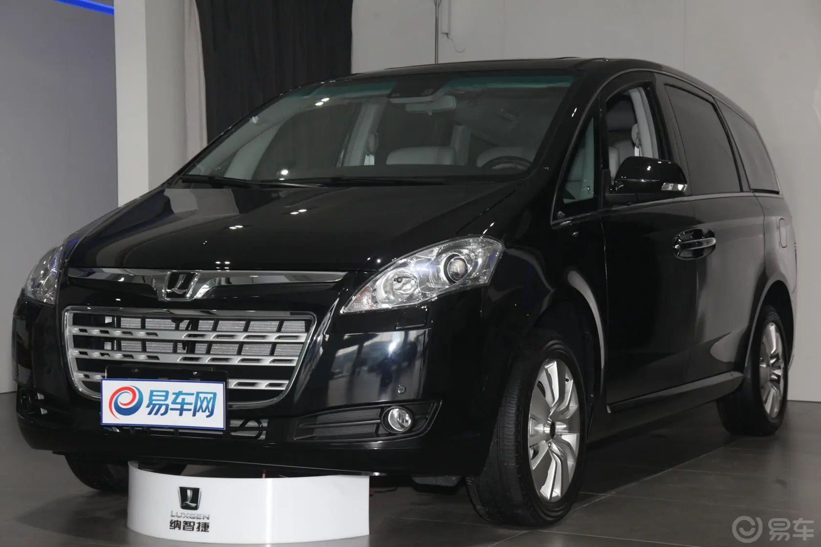 大7 MPV2.0T 手自一体 精英型侧前45度车头向左水平