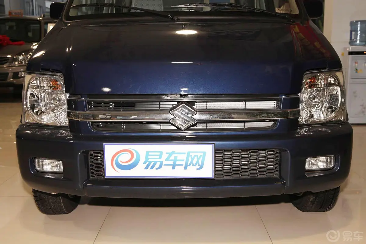 北斗星1.4L VVT 手动 全能版 豪华型前格栅侧俯拍