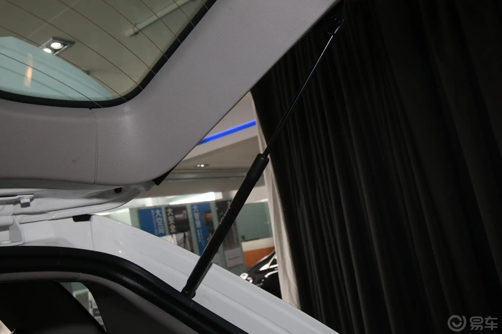 大7 SUV锋芒限量版 2.2T 自动 两驱 智慧型 行李厢支撑杆