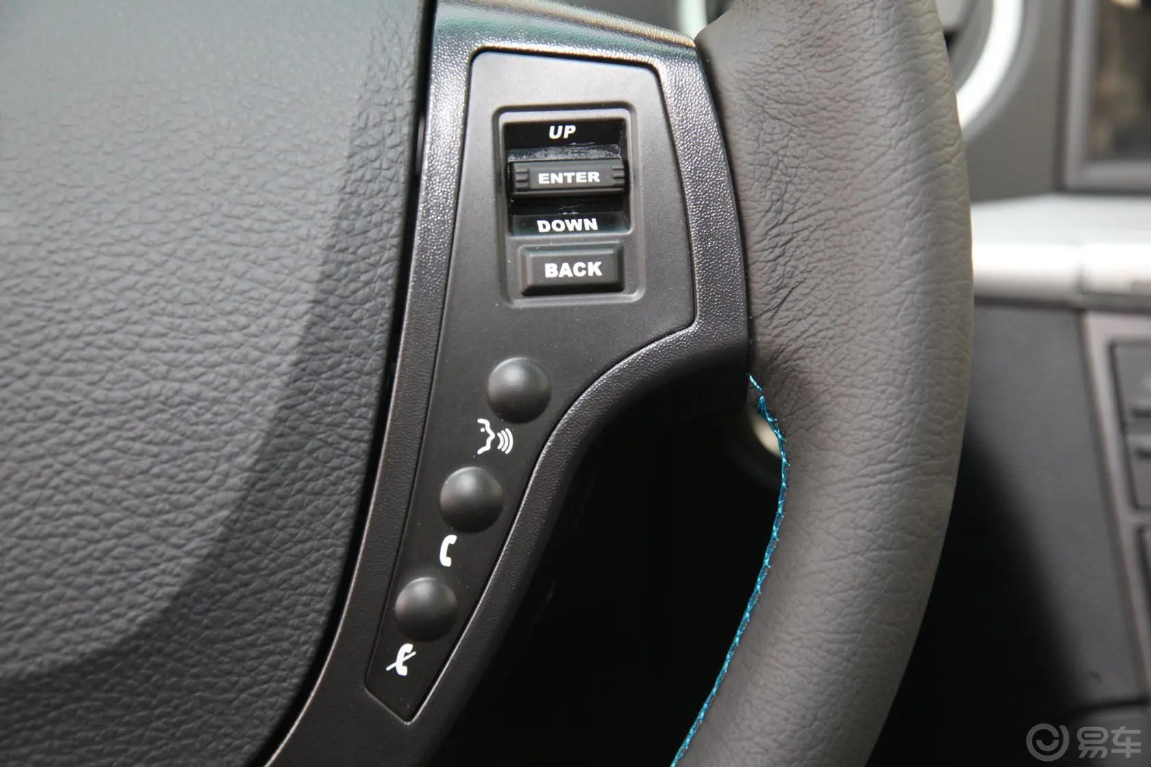 大7 SUV锋芒限量版 2.2T 自动 两驱 智慧型 方向盘功能键（右）