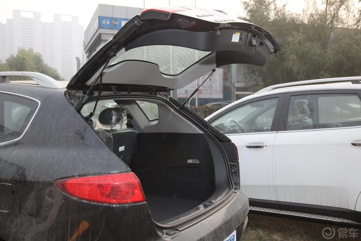 大7 SUV锋芒限量版 2.2T 自动 四驱 智尊型行李厢开口范围