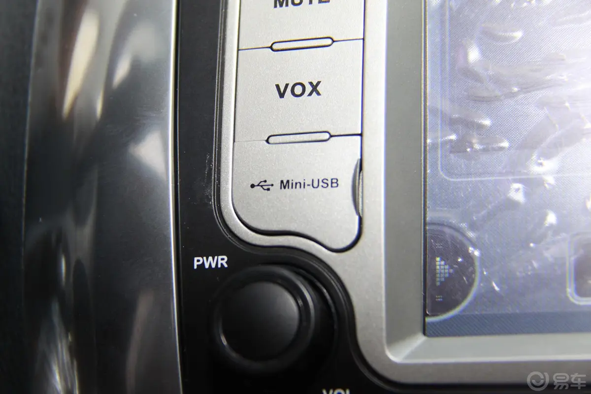 天语 SX4两厢 酷锐版 1.6L 自动20周年3G智能版USB接口