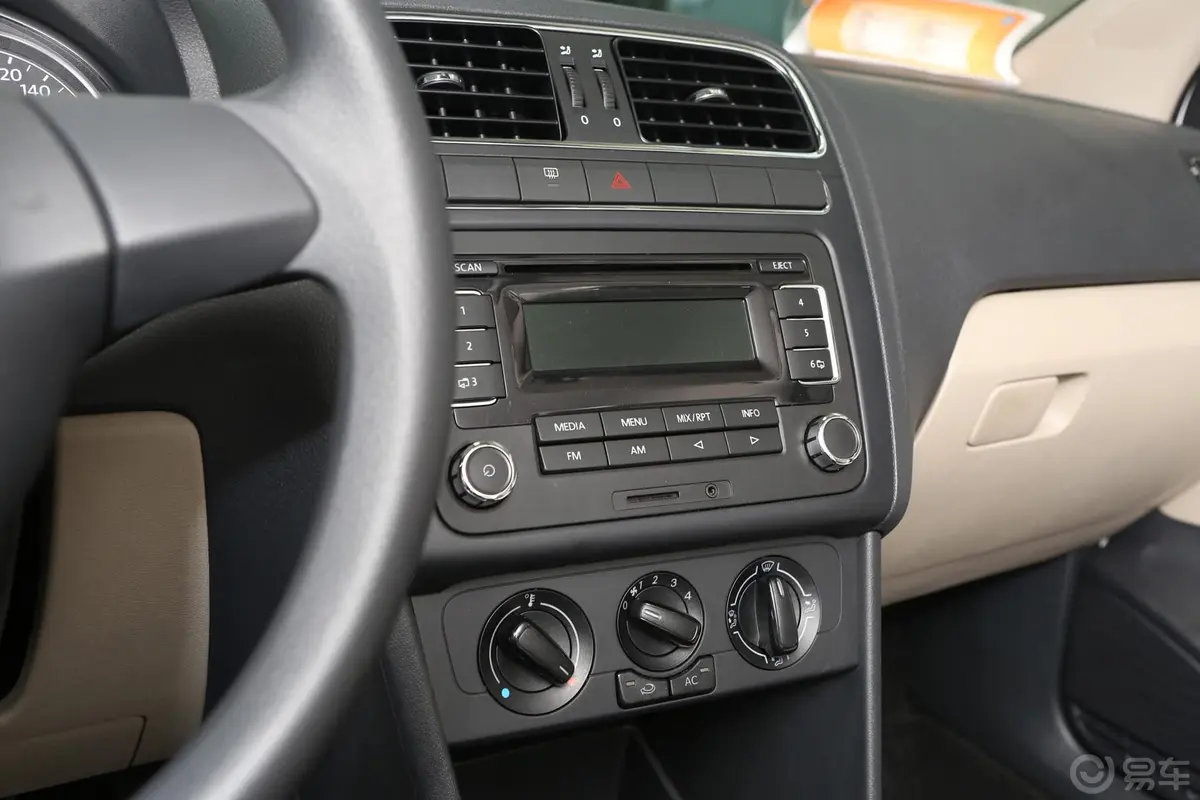 Polo1.6L 手动 舒适版中控台驾驶员方向