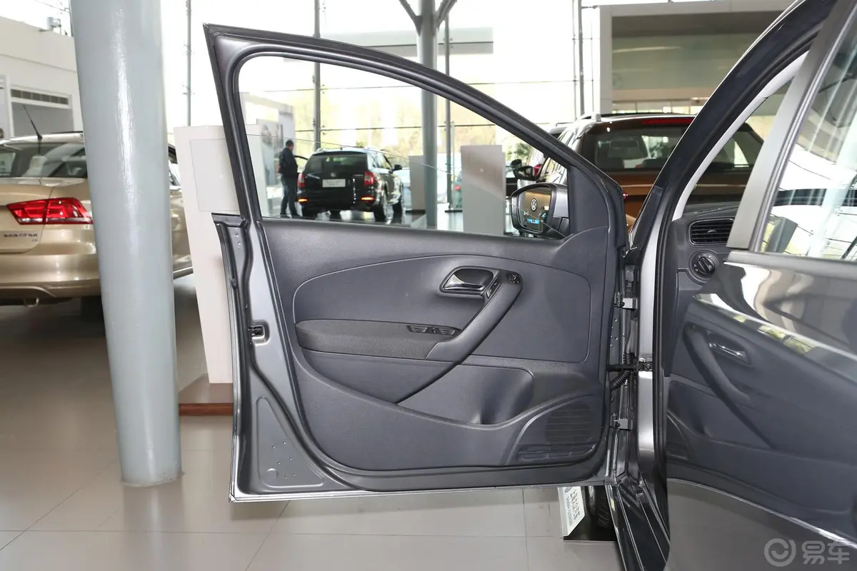 Polo1.4L 自动 豪华版驾驶员侧车门内门板
