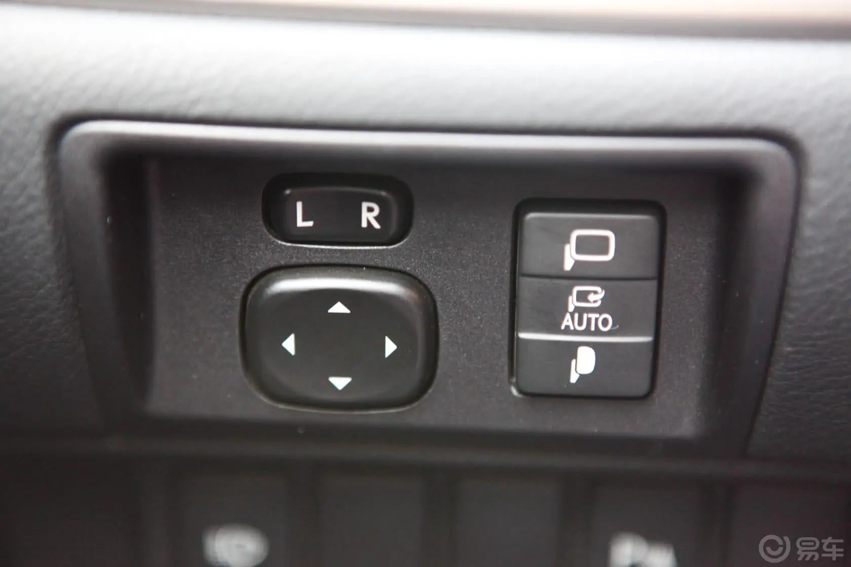 雷克萨斯ES350 尊贵型外后视镜控制键