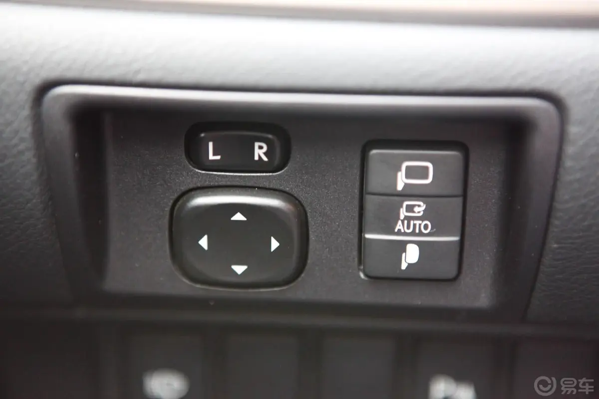 雷克萨斯ES350 尊贵型外后视镜控制键