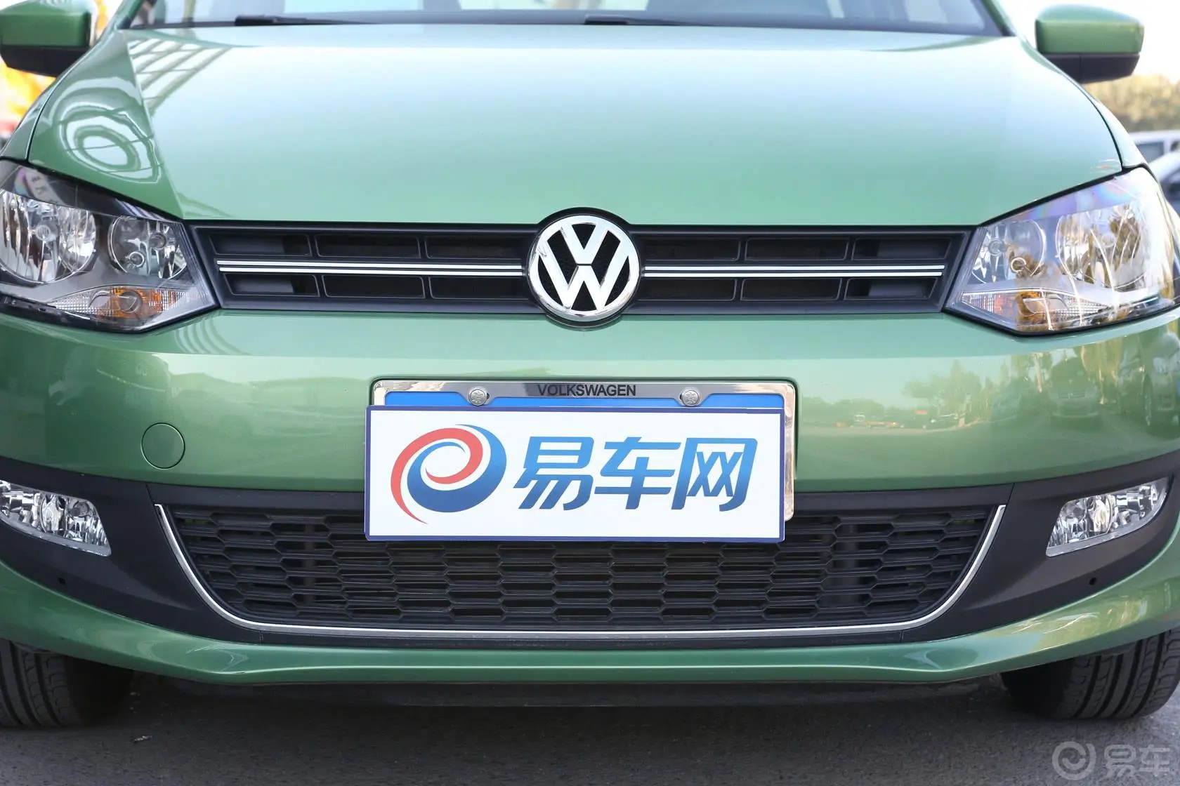 Polo1.6L 手动 舒适版前格栅侧俯拍