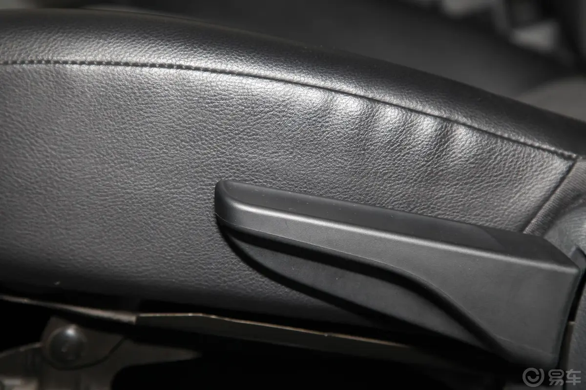桑塔纳1.6L 手动 舒适版座椅调节键