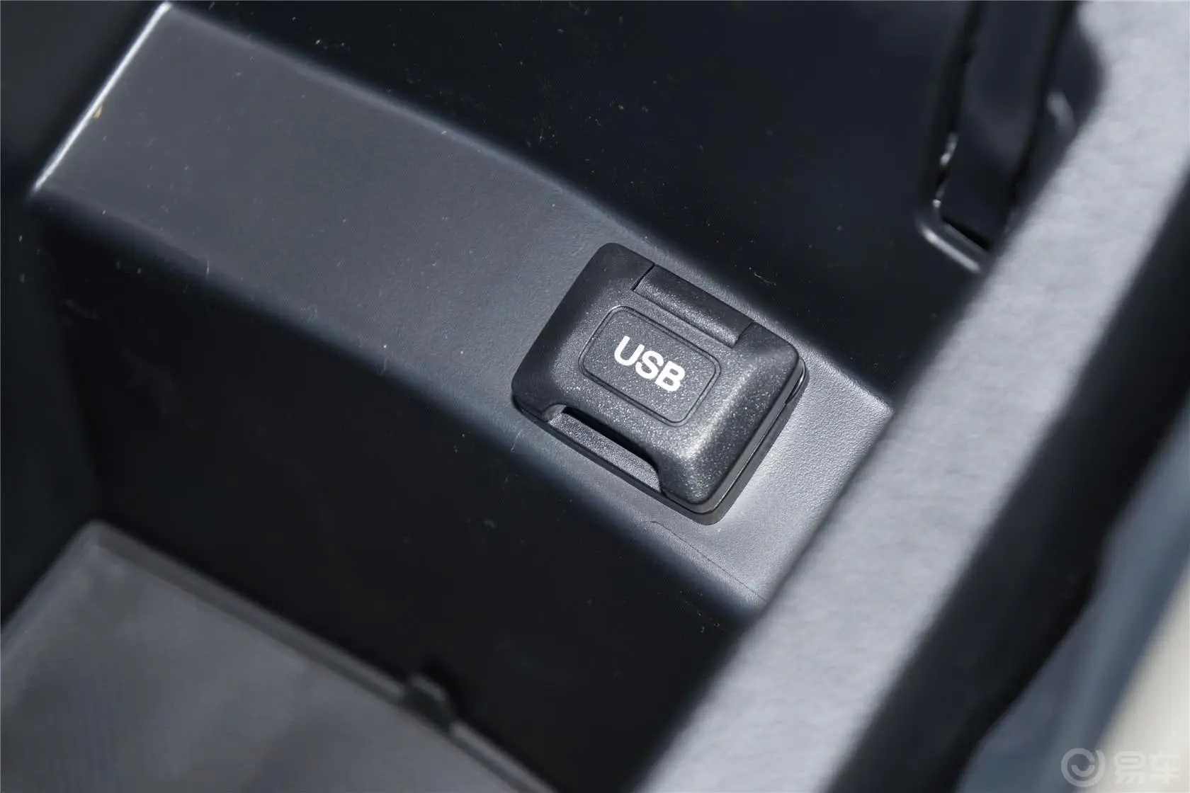 杰德1.8L 5AT 舒适型（六座）USB接口