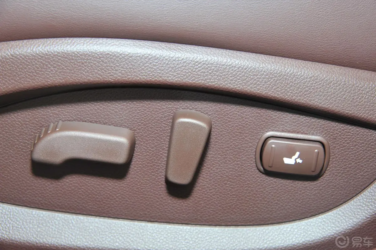 英菲尼迪QX50(进口)2.5L 自动 两驱 优雅版座椅调节键