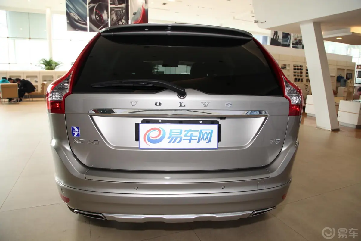 沃尔沃XC60(进口)2.0T T5 改款 智雅版正后水平