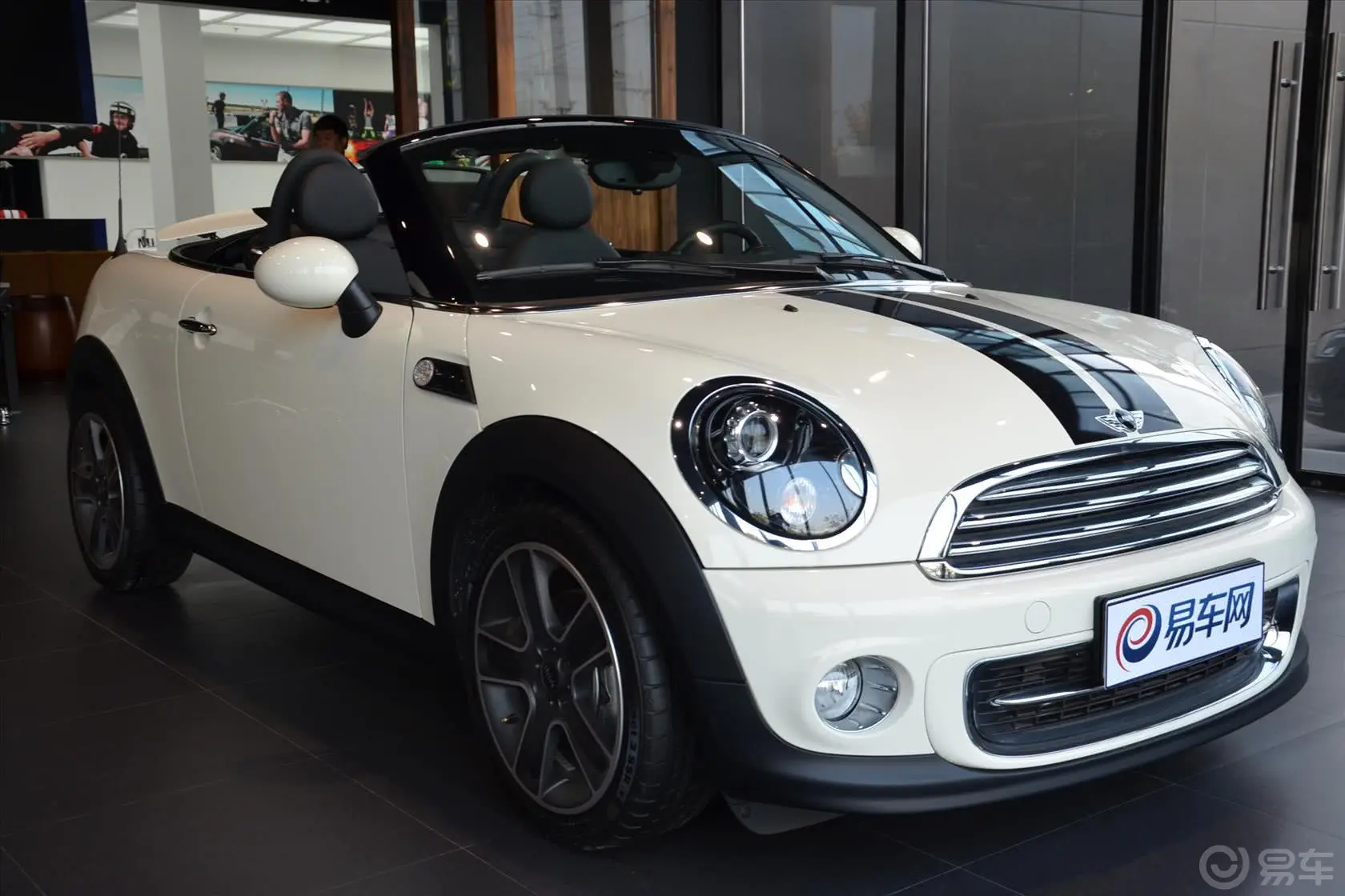 MINI ROADSTERCOOPER 1.6L 自动侧前45度车头向右水平