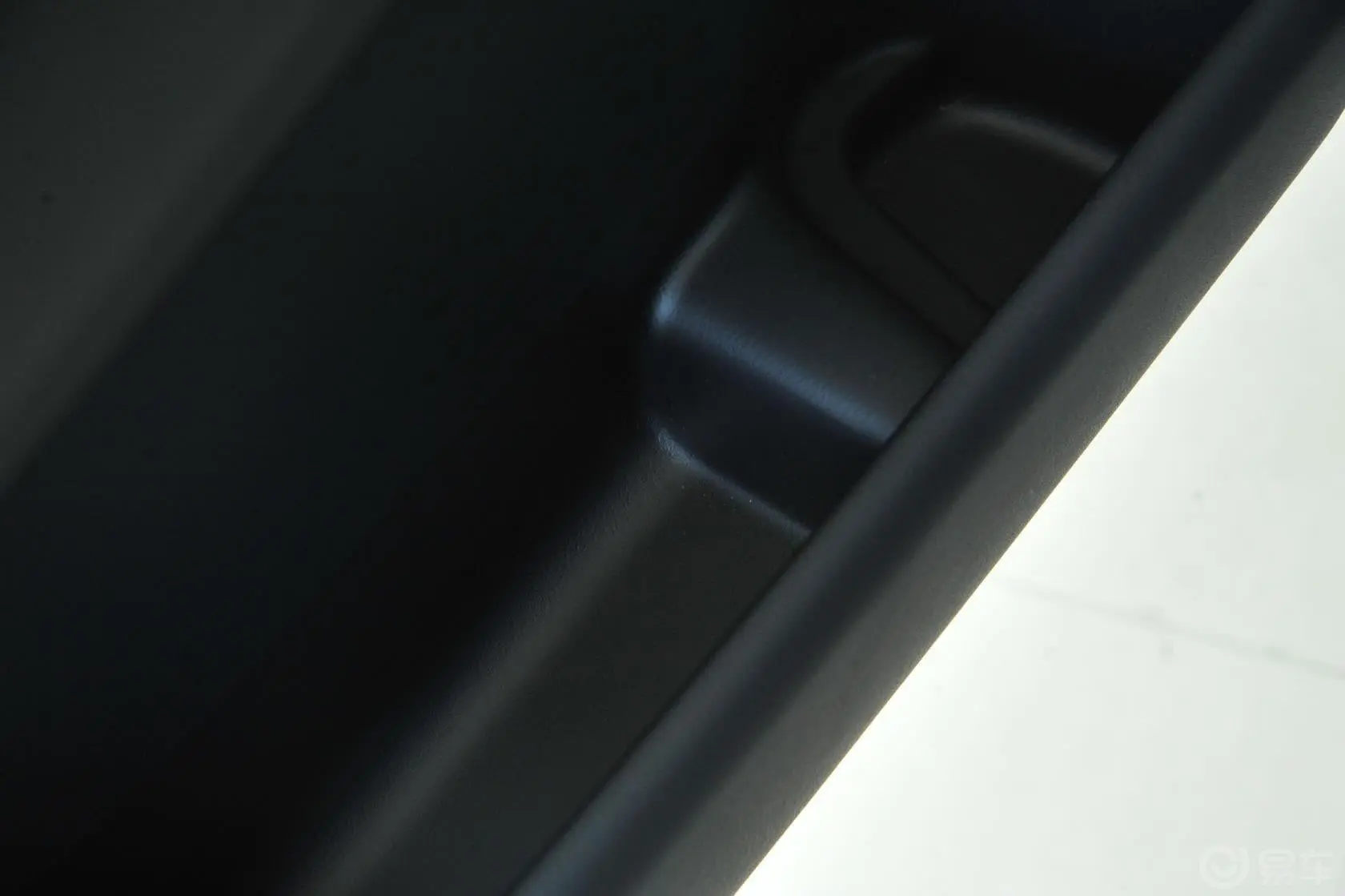 英菲尼迪QX56 手自一体驾驶员门储物盒