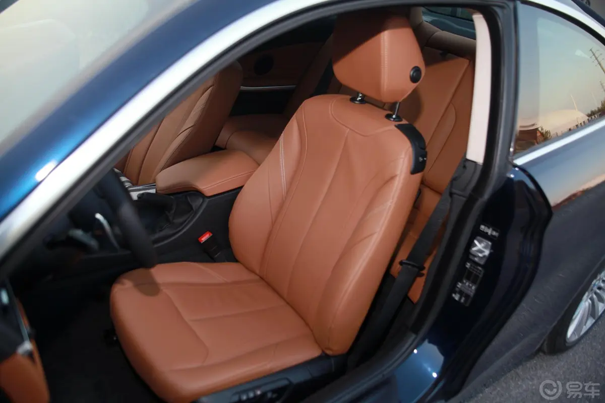 宝马4系双门轿跑车 435i 豪华设计套装驾驶员座椅
