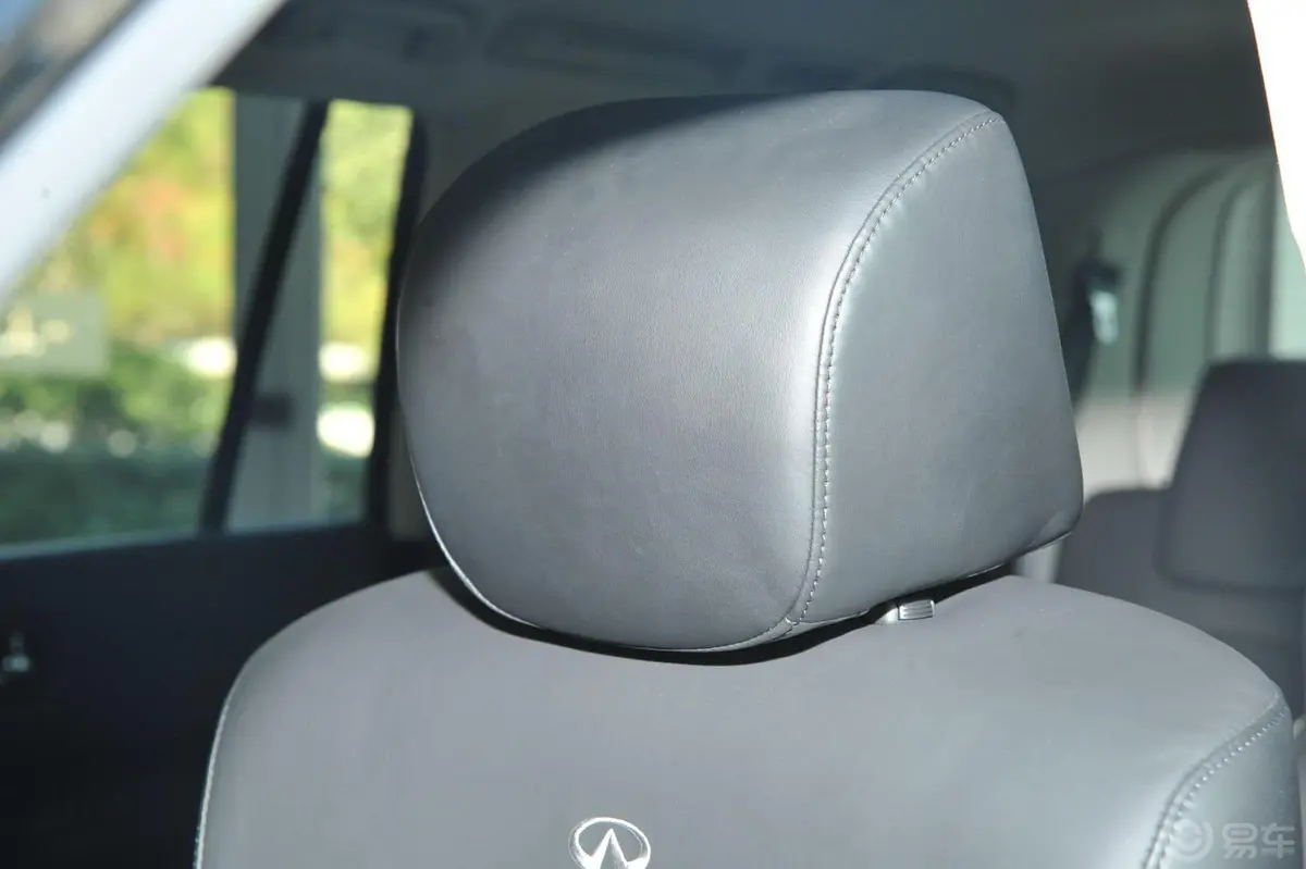 英菲尼迪QX56 手自一体 升级版驾驶员头枕