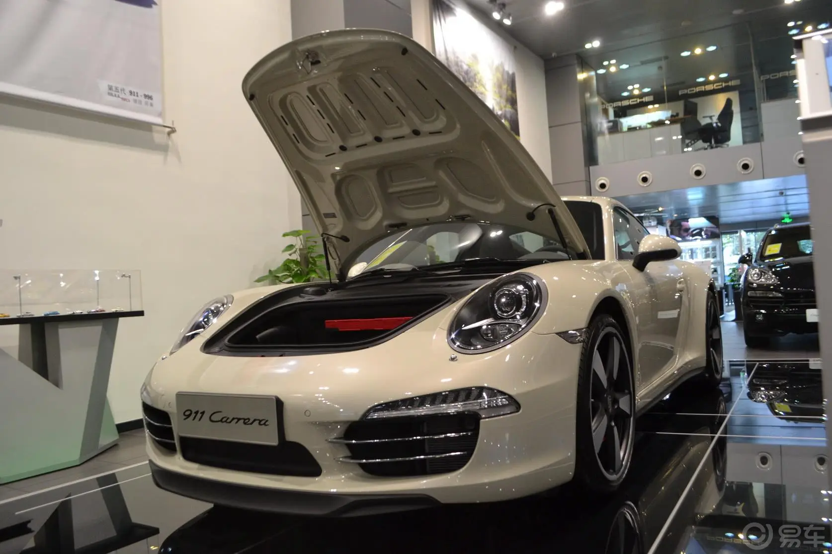 保时捷9113.8L 50 Years Edition行李厢开口范围