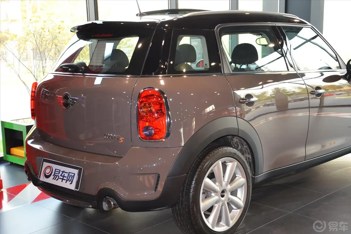 MINI COUNTRYMAN1.6T COOPER S All 4车尾局部