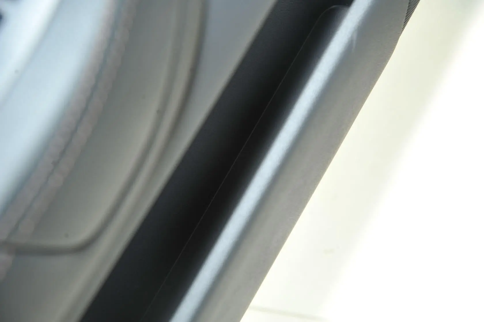 英菲尼迪QX703.7L 标准升级版驾驶员门储物盒
