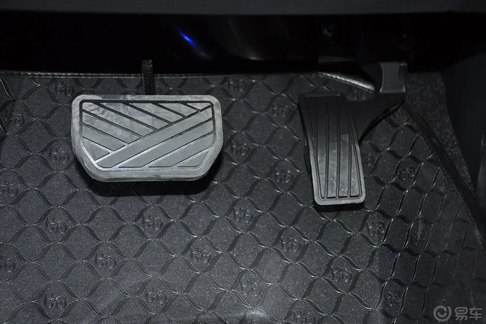 天语 SX4两厢 酷锐版 1.6L 自动20周年3G智能版脚踏板