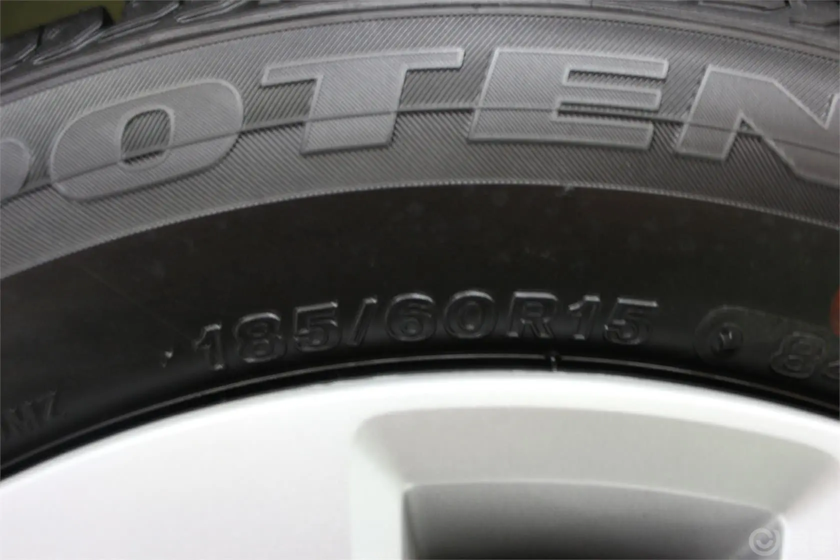 雅力士1.6E魅动版 自动轮胎规格