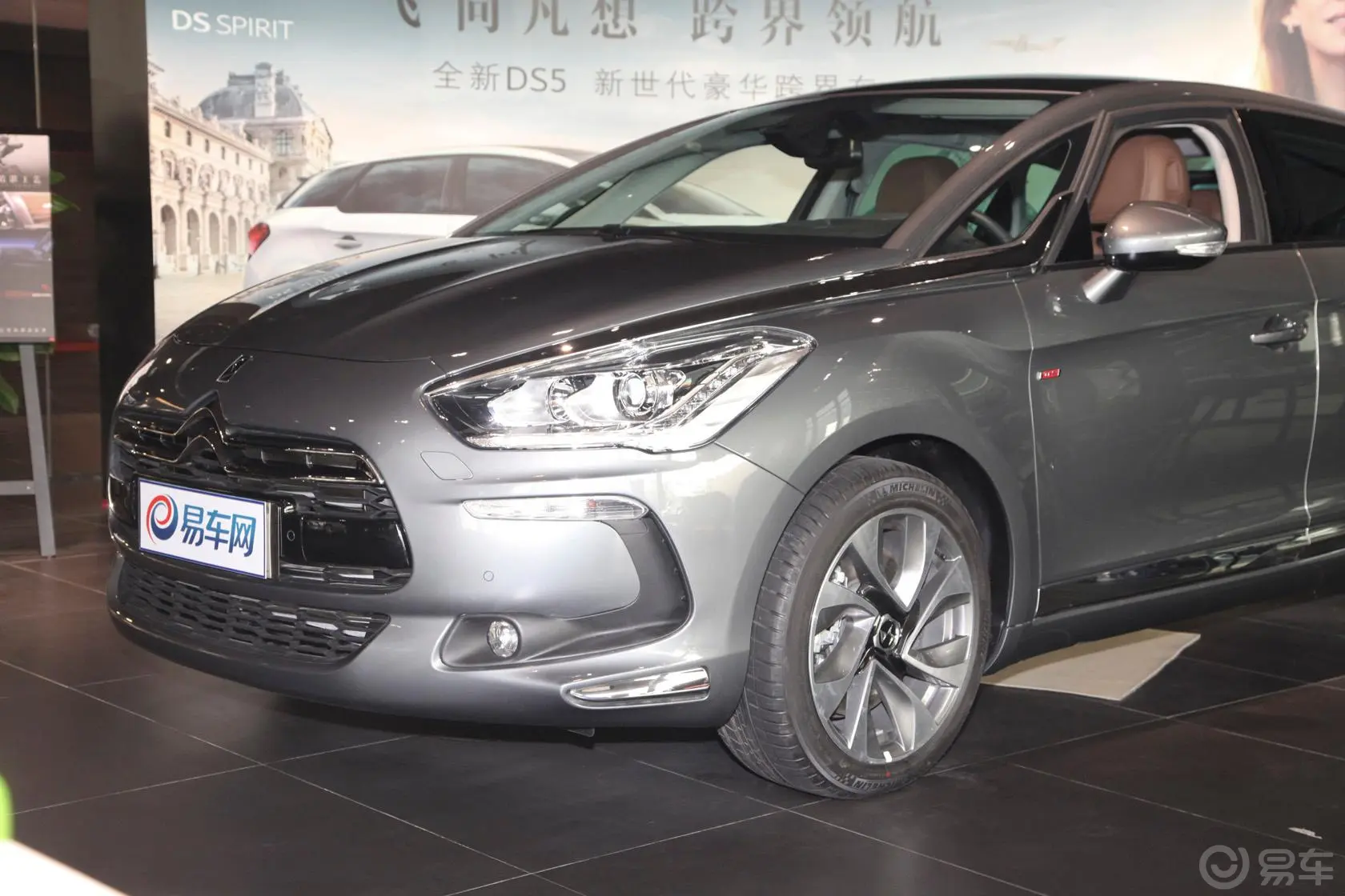 DS 51.6T 手自一体 THP160 豪华版车头局部