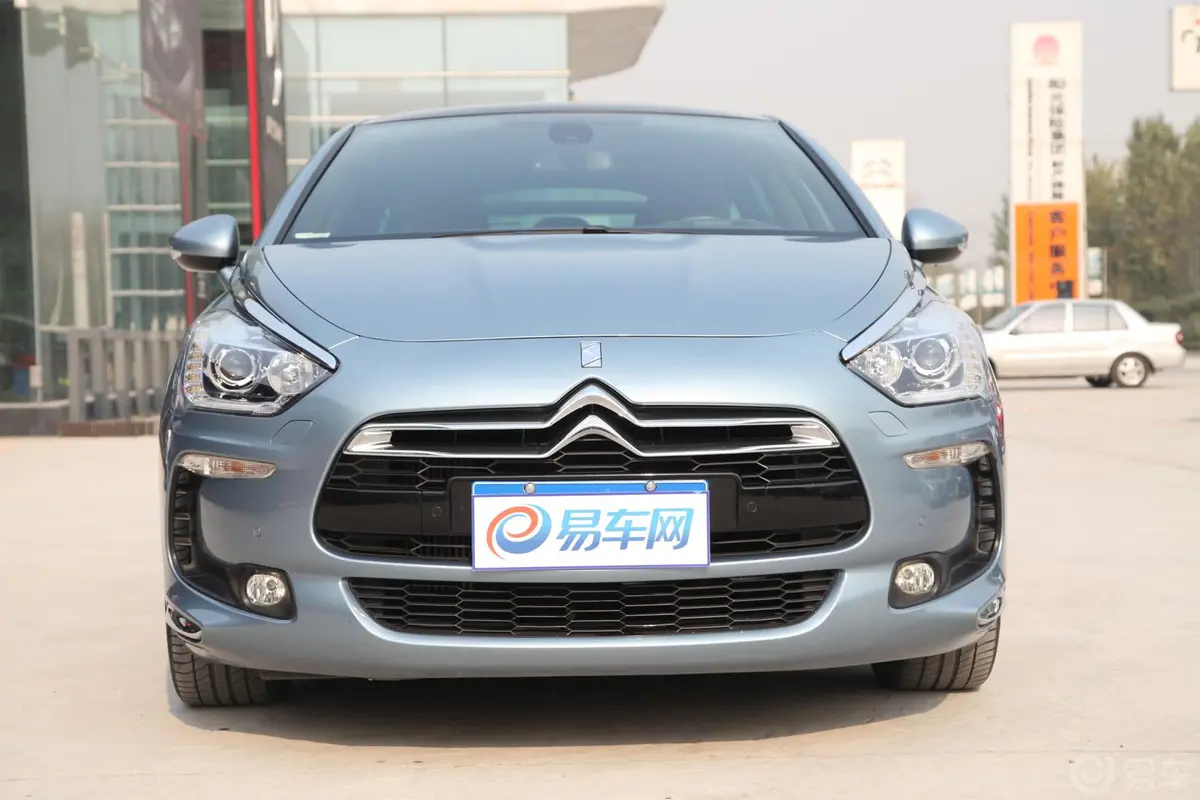 DS 5(进口)1.6T 手自一体 尊享版正前水平