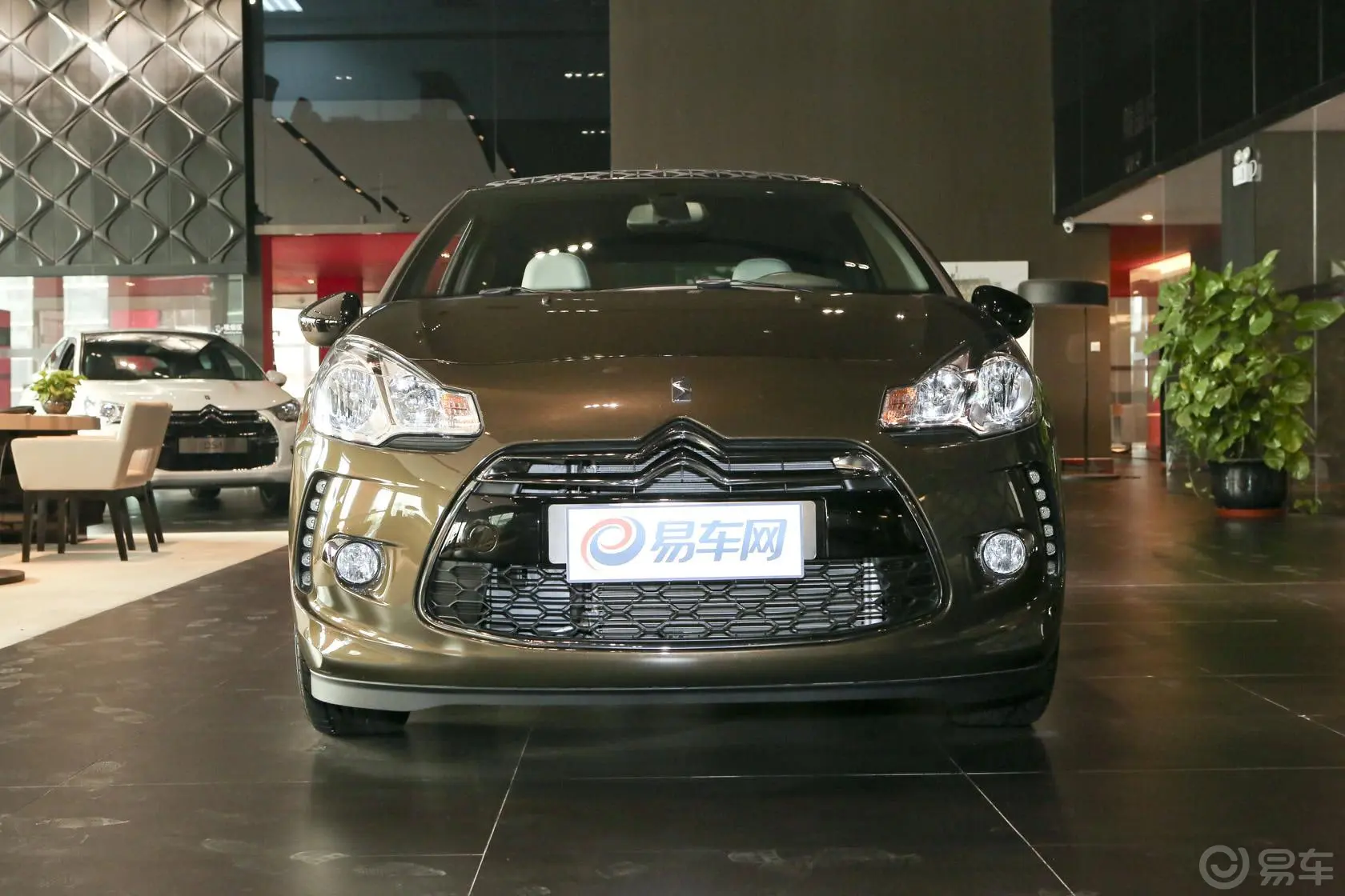 DS 31.6L 手自一体 风尚敞篷版正前水平