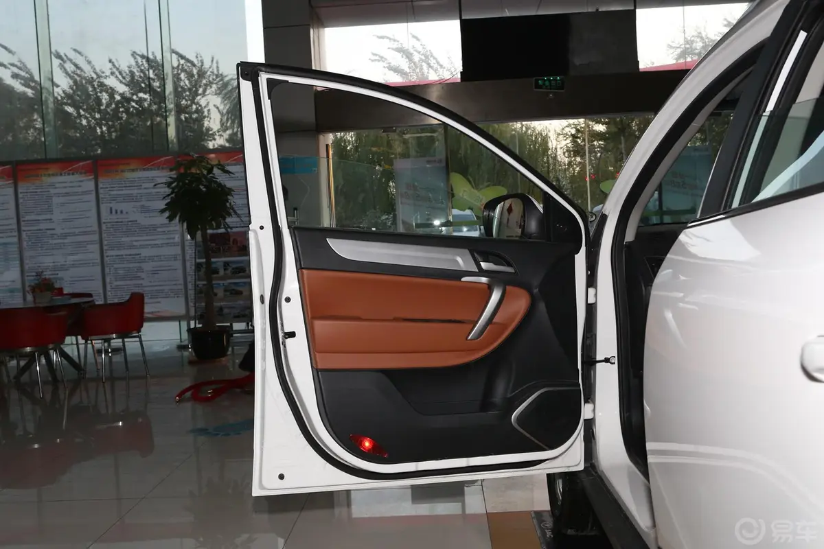 瑞风S52.0T 手动 尊享版驾驶员侧车门内门板