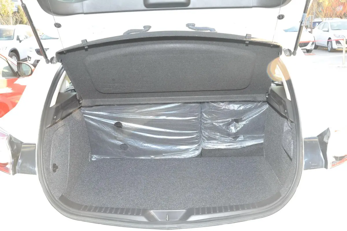马自达3 星骋两厢 2.0L 手动 运动型行李箱空间