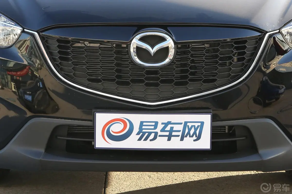 马自达CX-52.0L 自动 两驱 舒适型前格栅侧俯拍