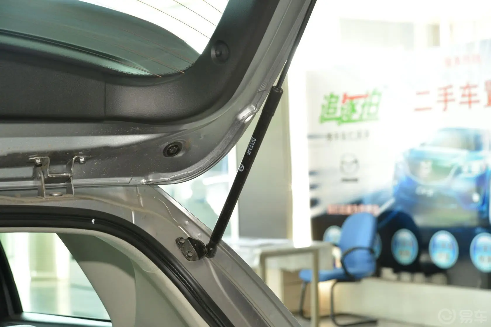 马自达3 星骋两厢 2.0L 自动 豪华运动型行李厢支撑杆