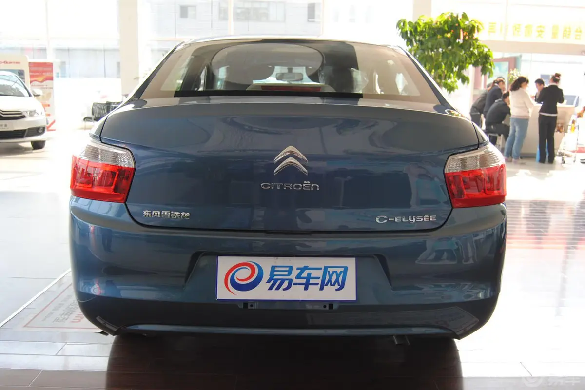 爱丽舍1.6L 手自一体 豪华型正后水平