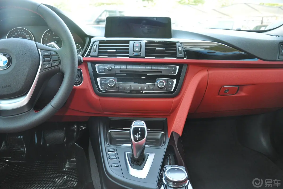 宝马4系双门轿跑车 428i  xDrive 运动设计套装中控台整体