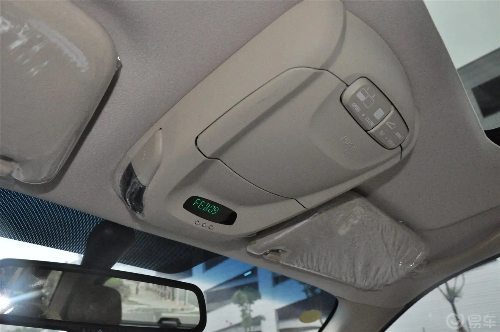 经典圣达菲1.8T 自动 两驱 天窗版前排车顶中央控制区