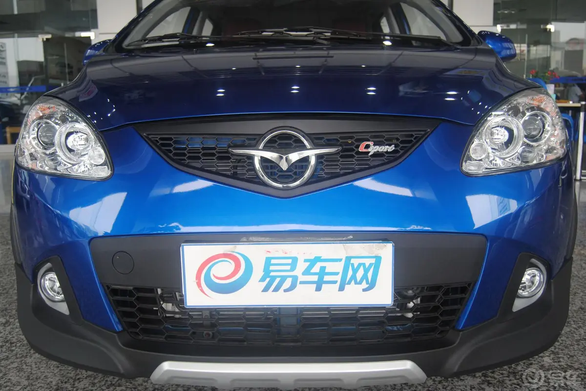 丘比特1.3L 手动 GL Csport 炫酷版前格栅侧俯拍