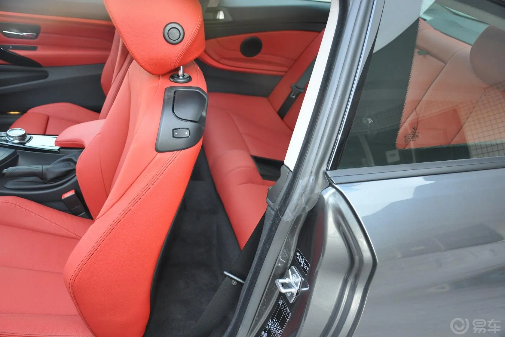 宝马4系双门轿跑车 428i  xDrive 运动设计套装后排空间体验