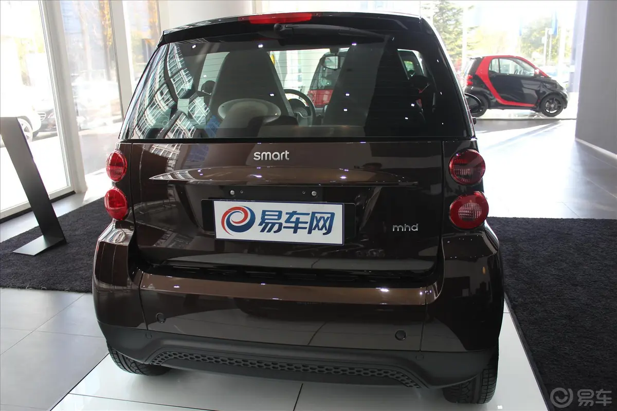 smart fortwo1.0L MHD 巧克力特别版正后水平