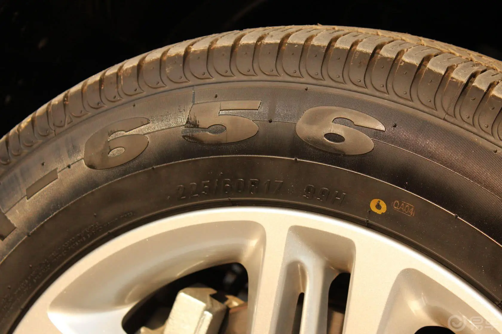 传祺GS51.8T 自动 四驱 5周年纪念版轮胎规格