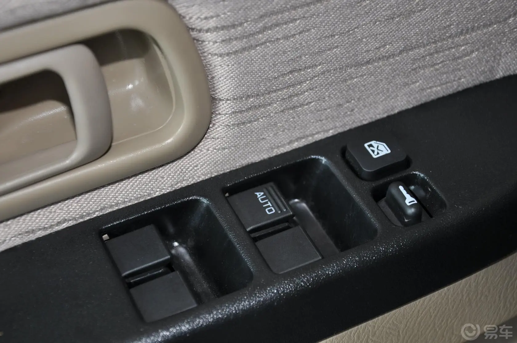 锐骐2WD ZD25TCR柴油标准版 国III车窗升降键