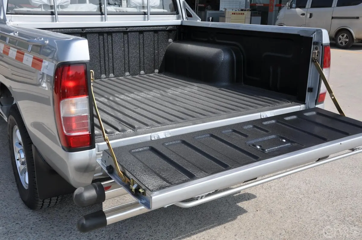 锐骐2WD ZD25TCI柴油豪华版 国IV+OBD行李厢开口范围